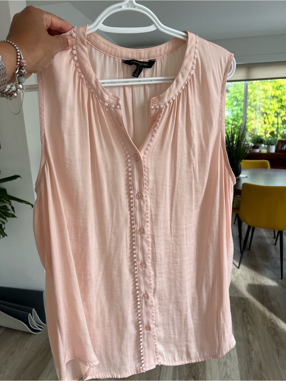 Banana Republic Pale Pink Sleeveless Button-Front Blouse